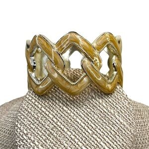 Cream Diamond Shape Spring Closure Bracelet